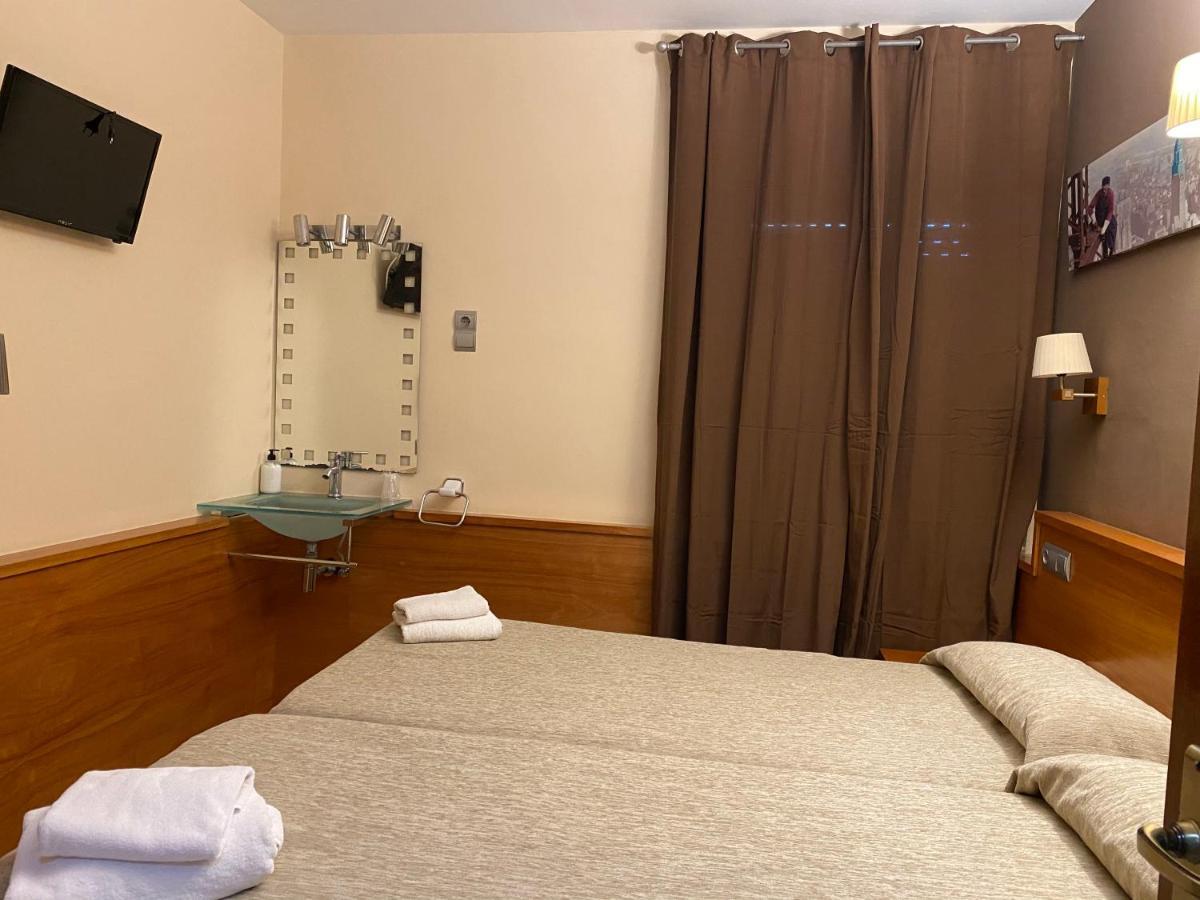 Hostal Galicia Cardedeu Exterior photo