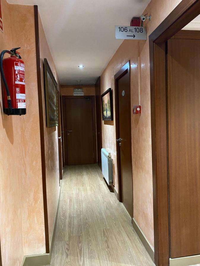 Hostal Galicia Cardedeu Exterior photo
