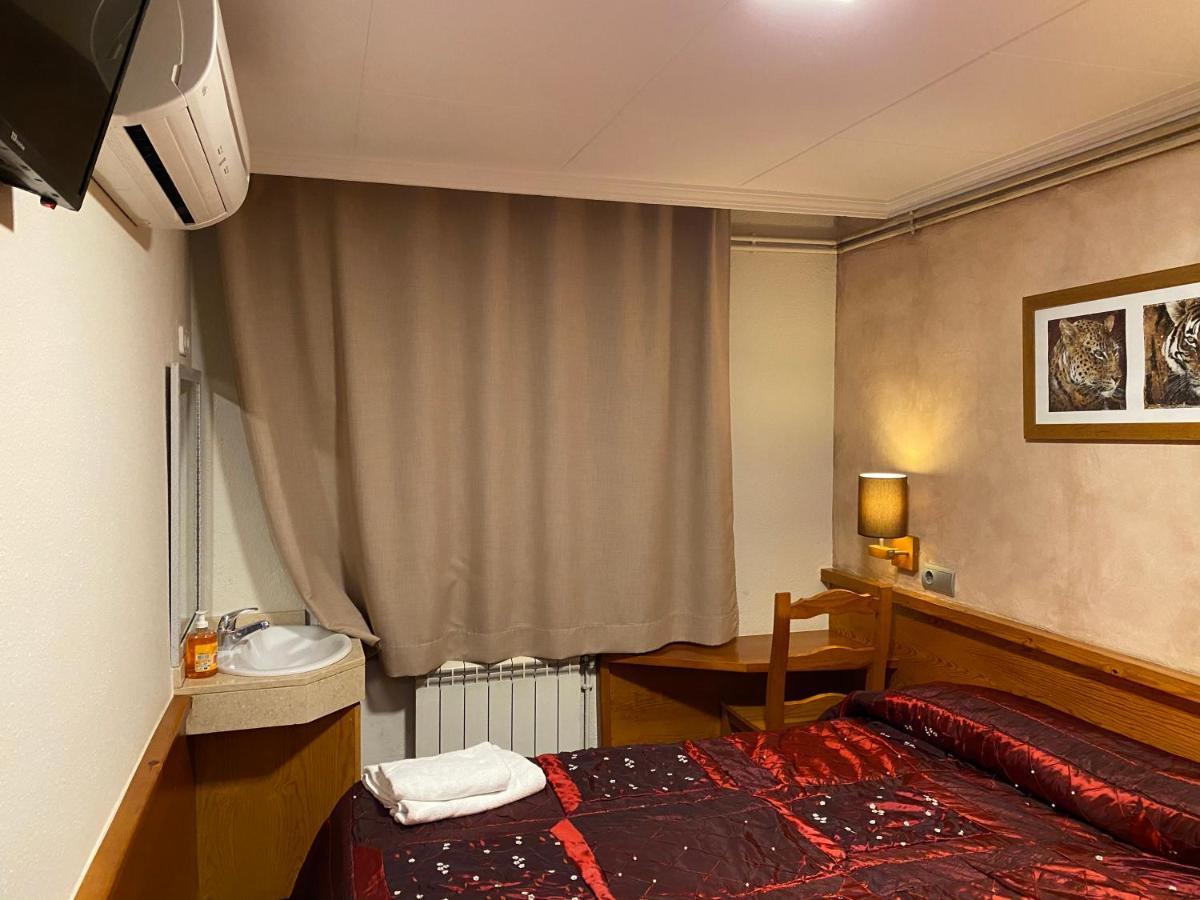 Hostal Galicia Cardedeu Exterior photo