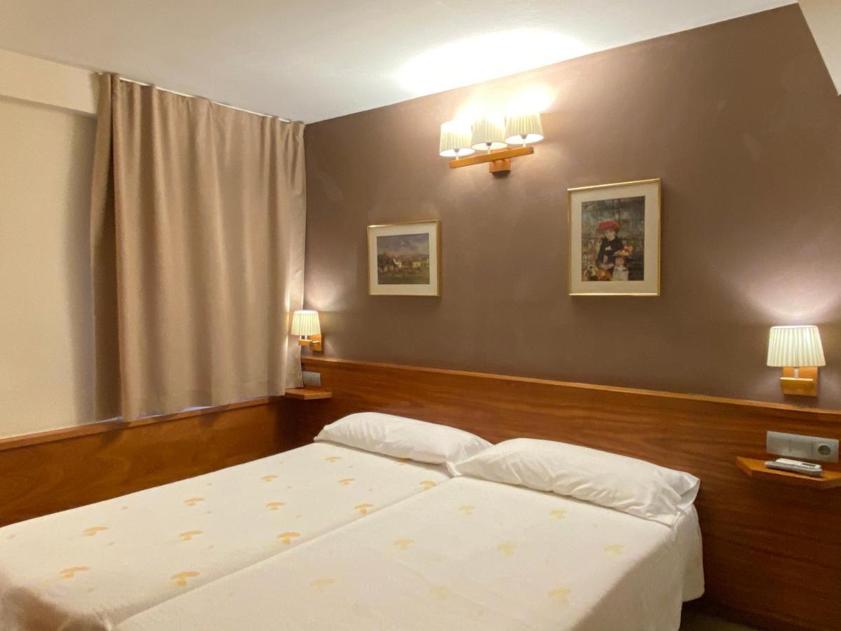 Hostal Galicia Cardedeu Exterior photo